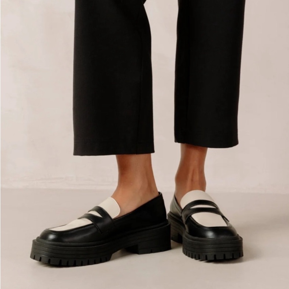 Alohas Mask Bicolor Black‎ Vegan Leather Loafers Size 39 | Black & White /Cream